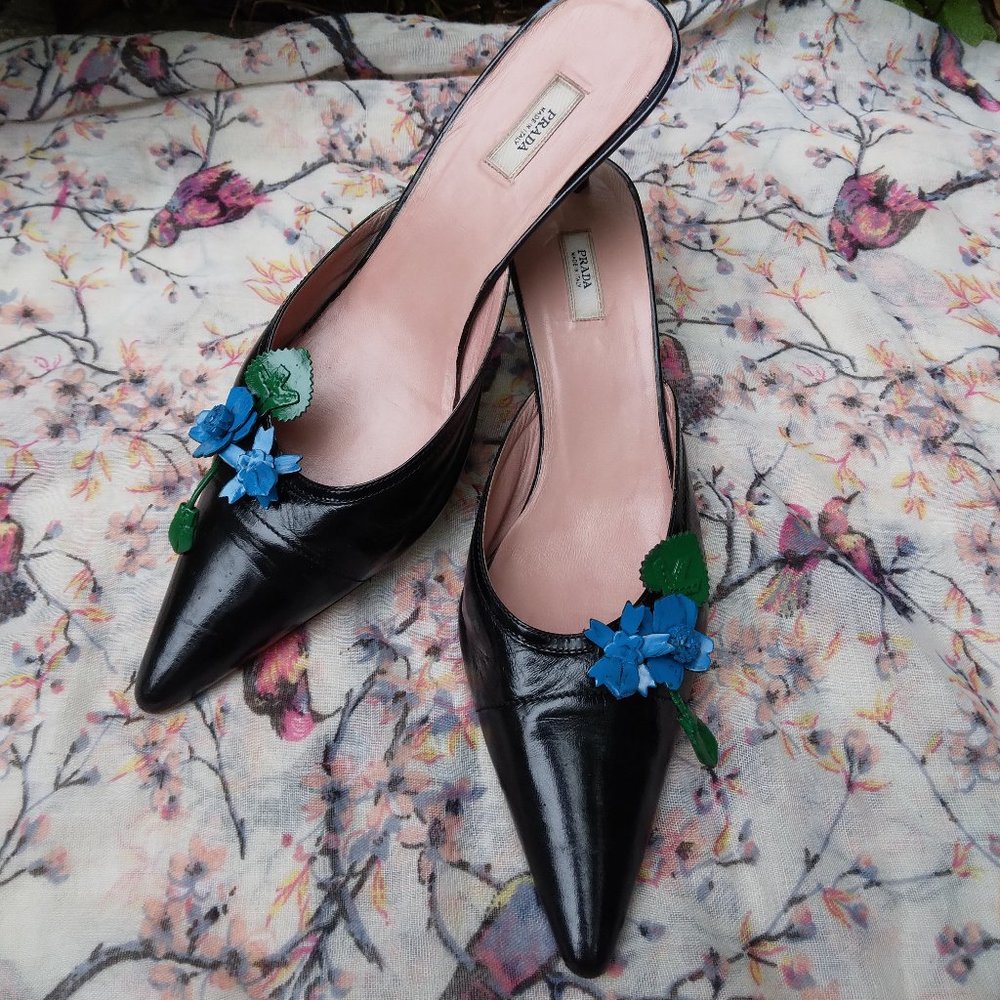 Prada sz. 38 slide 2-inch kitten heel with blue leather flowers